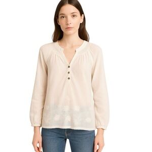Lilly Pulitzer Lightweight Cotton Embroidery Blouse in Off White size Xsmall